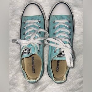 Converse men’s size 6 women’s size 8 light blue